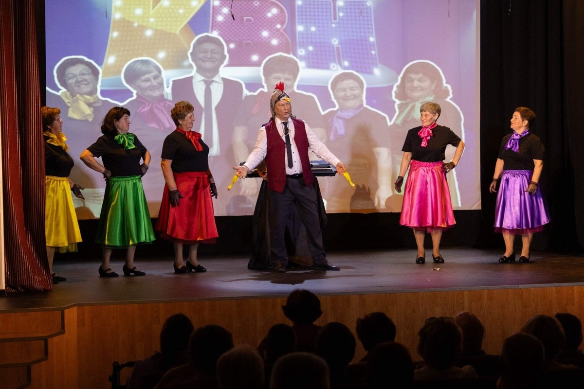    В Советском районе жители серебряного возраста встретились на сцене КВН