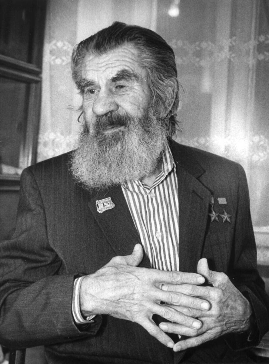 Виктор Николаевич Леонов