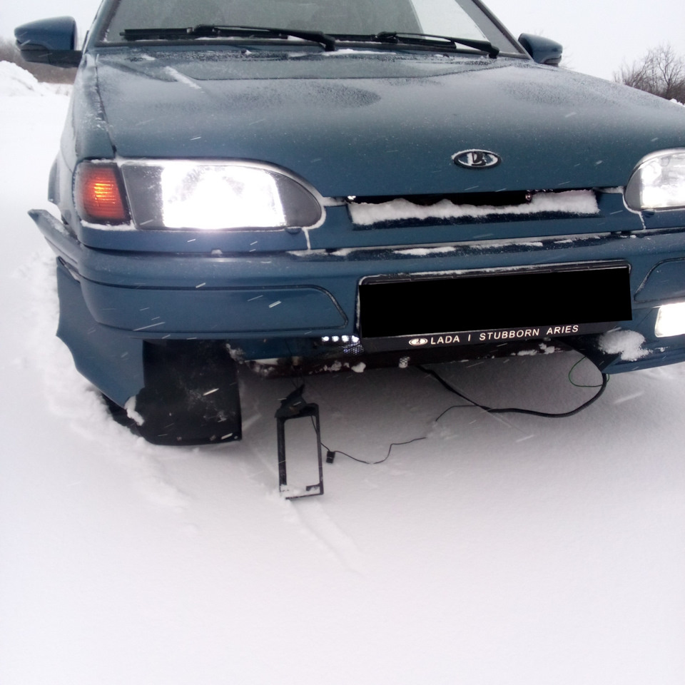 К удивлению, туманках выжила от этого удара. Даже, провода не оборвались. Продолжила висеть и светить. Но, я снял её сразу на месте происшествия. Но всё ровно из-за сломанной рамки, пришлось купить новый туманки.