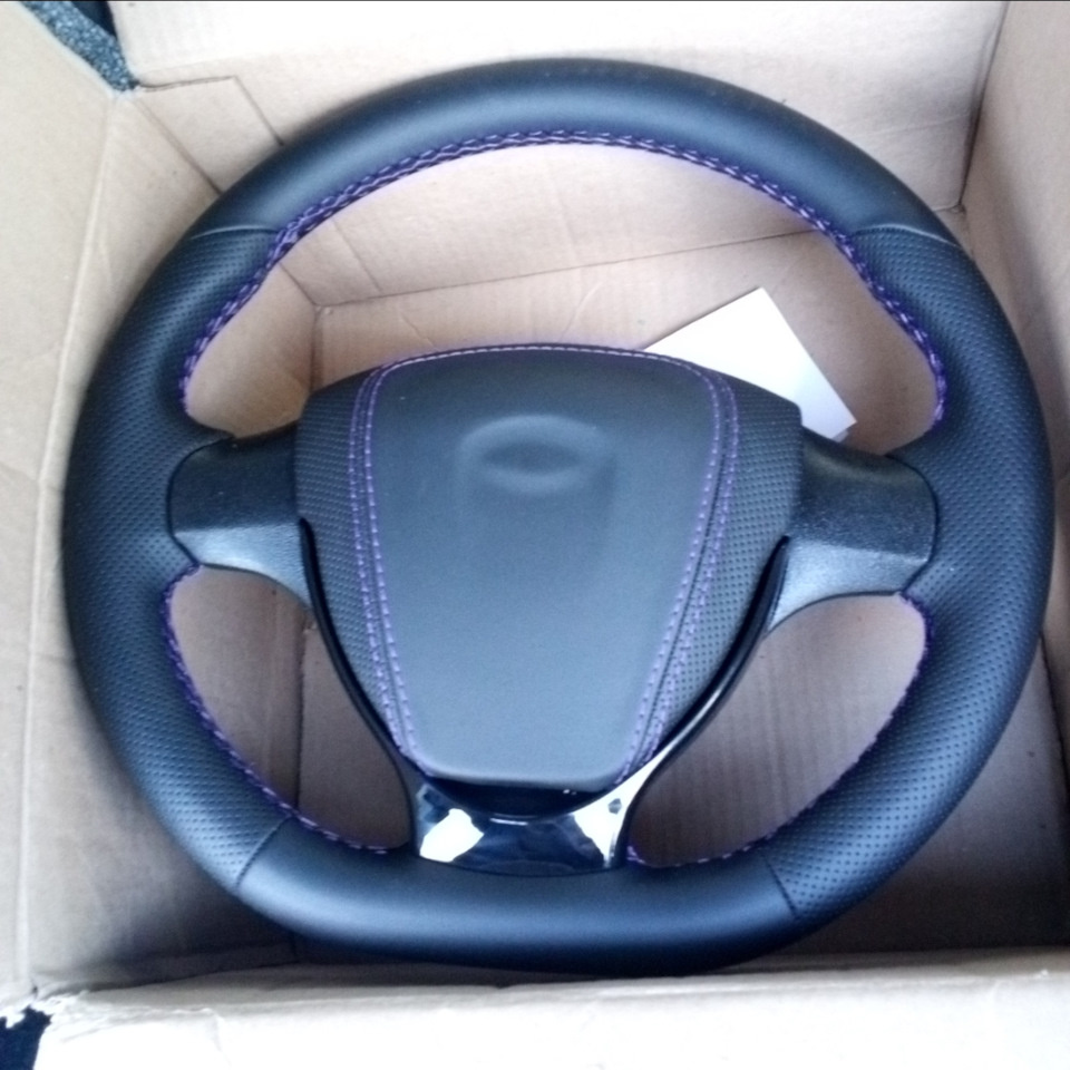 Рулевое колесо, пришло в целости и сохранности (транспортировочную плёнку, убрал в сторонку).