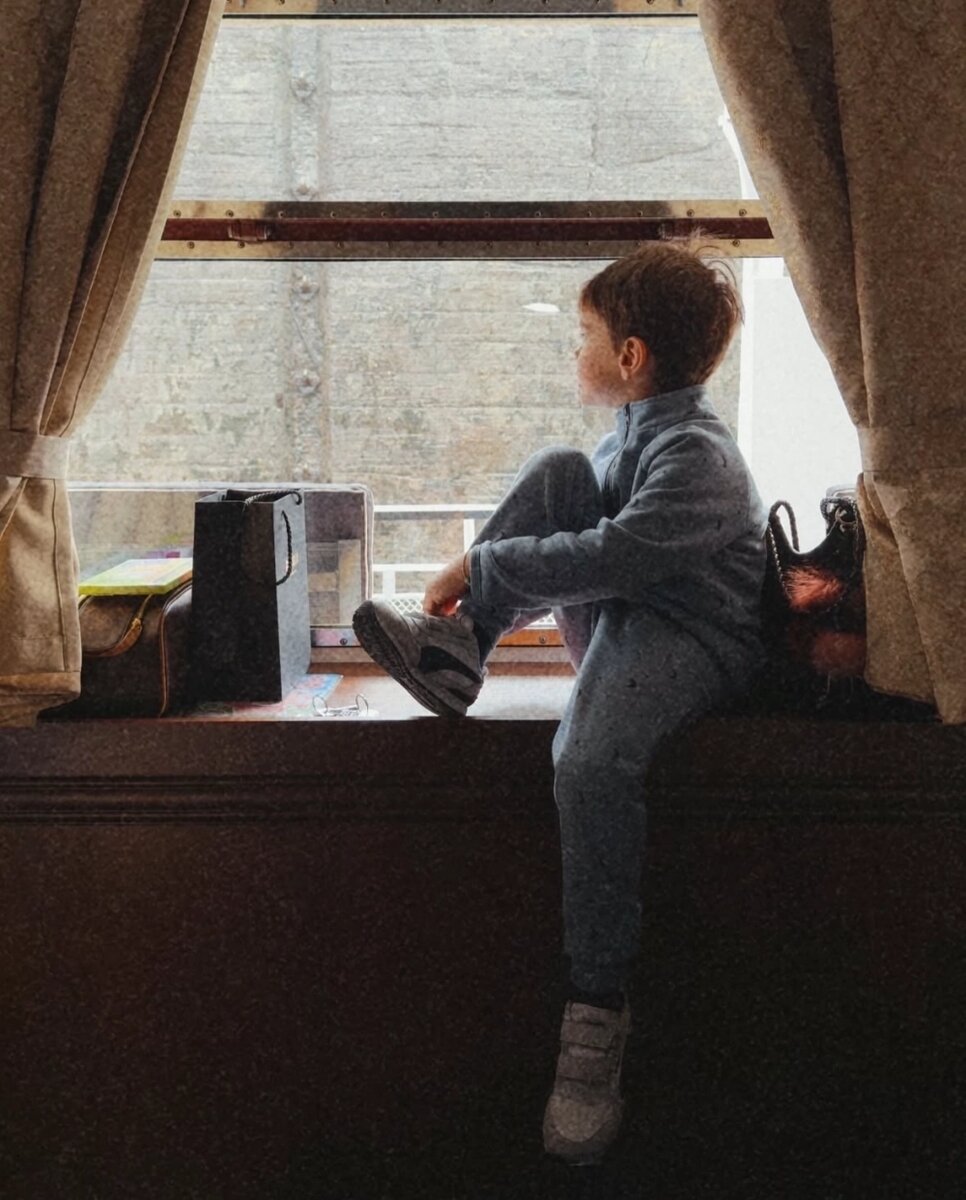    Для детей — сына Вагана и дочери Матильды — были забронированы отдельные, но аналогичные по комфорту номера, немного уступавшие в цене. Фото: соцсети