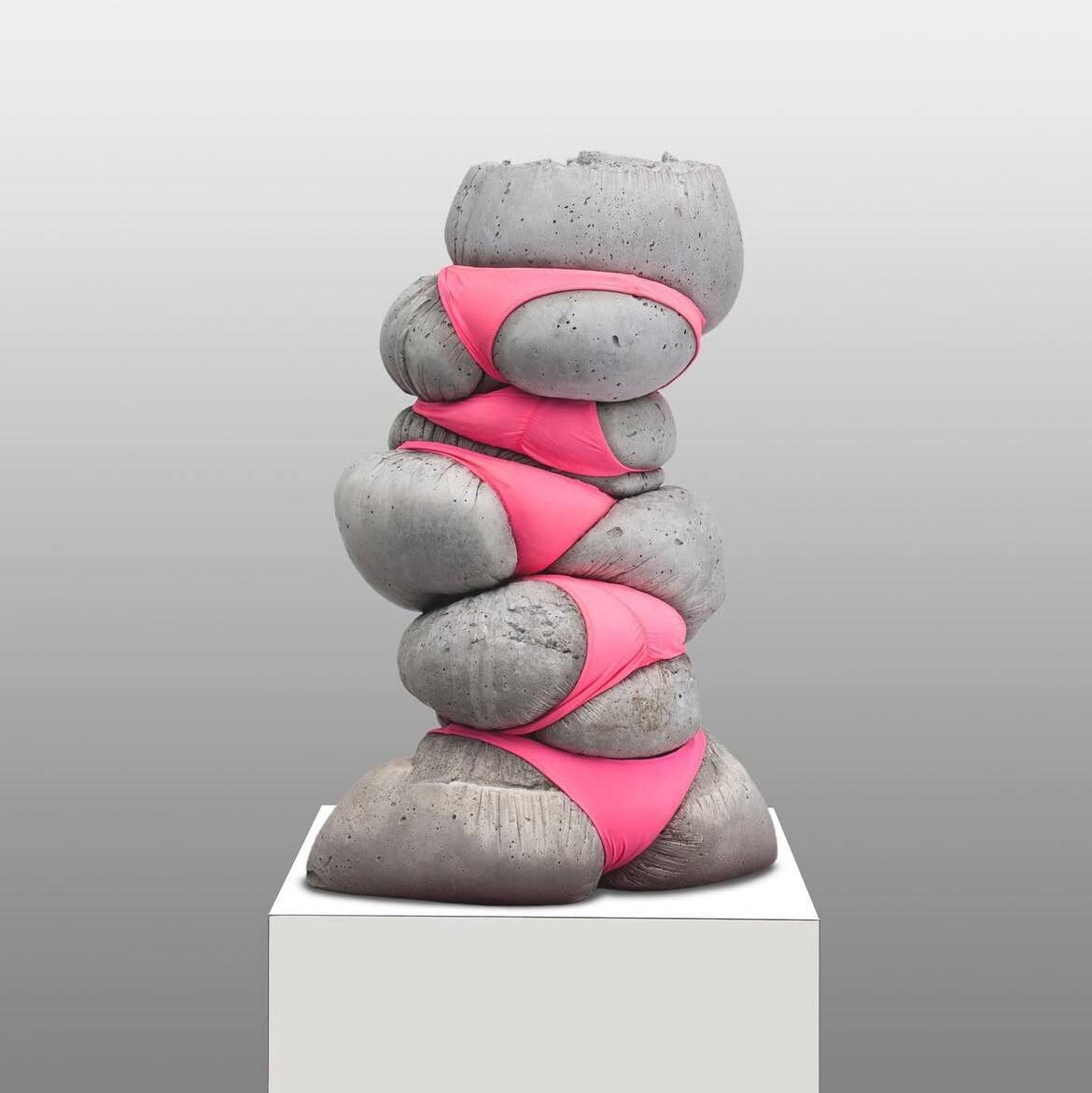 Вечеринка в бикини. 2013 год. Изображение взято с https://www.jeffmuhsstudio.com