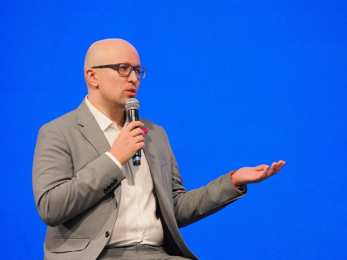 Психолог Станислав Самбурский "Кризис среднего возраста в 25? Как поколение Z переосмысливает работу и карьеру"