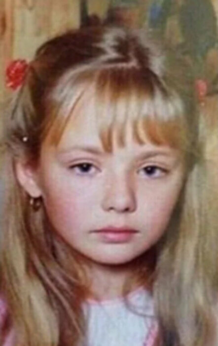 Карина в детстве