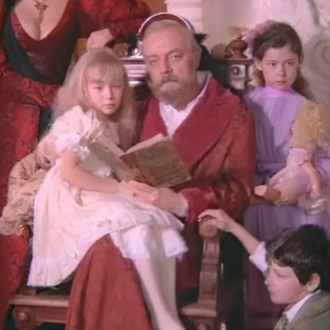 Карина Разумовская на руках у Кирилла Лаврова в фильме «Исчадие ада»