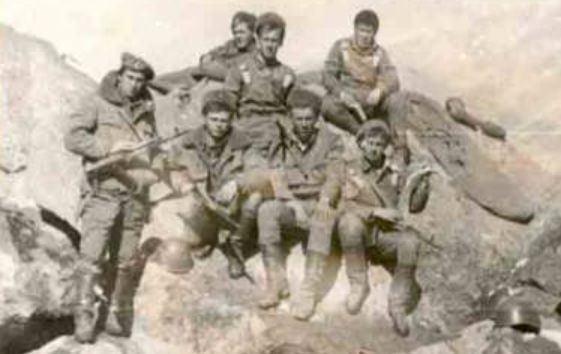 Пограничники инженерно-саперного взвода на афганском Памире