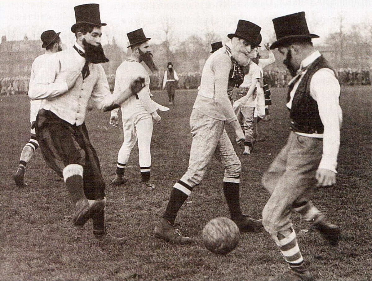 Нет, это, конечно, Англия. И на несколько лет раньше. Но то, что происходило у нам, думается, отличалось не сильно )) 