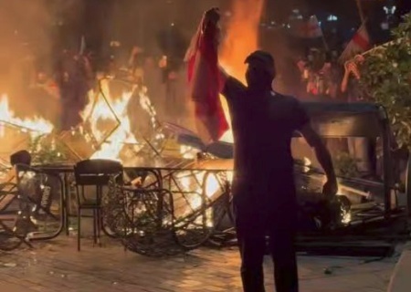    В Грузии после выборов начались протесты: митингующие штурмуют президентский дворец, власть обвиняет ЕС