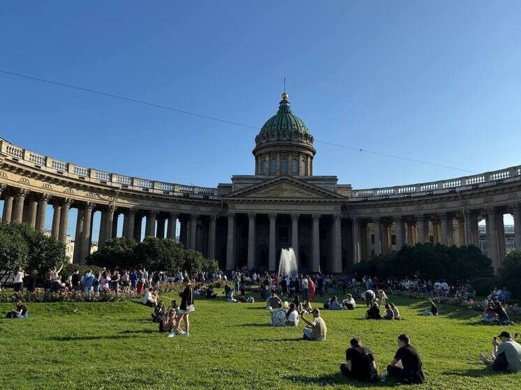     Россияне приезжают в Петербург преимущественно из Москвы, Центрального федерального округа, Тюменской, Томской и Иркутской областей, а также с Юга и Крайнего Севера страны. Фото: архив МК в Питере.