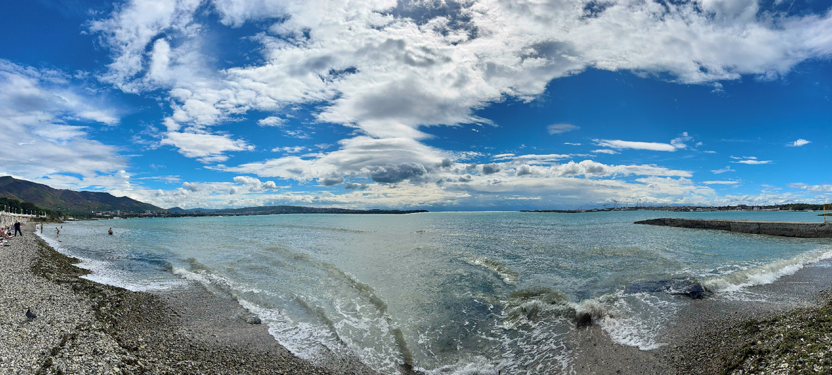 Море - само по себе прекрасно, в любое время года. Геленджик. Сентябрь 2025. Фото автора.