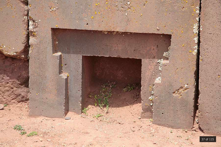 Фото блока из Тиуанако (Пума-Пунку). Источник фото: https://dzen.ru/a/YPbsw1p-t3hq05La