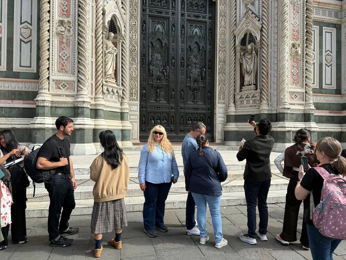 В очереди на вход в собор 