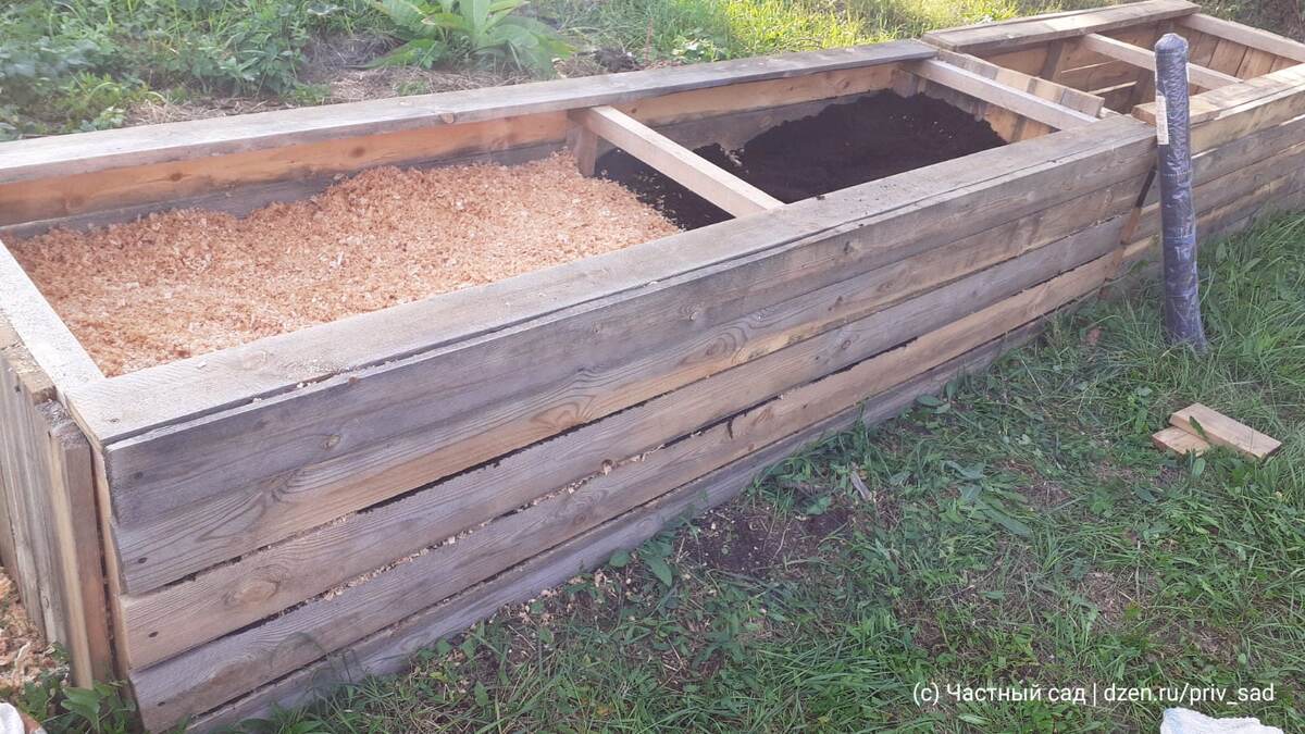 Новый ящик для посадки Голубики в процессе заполнения