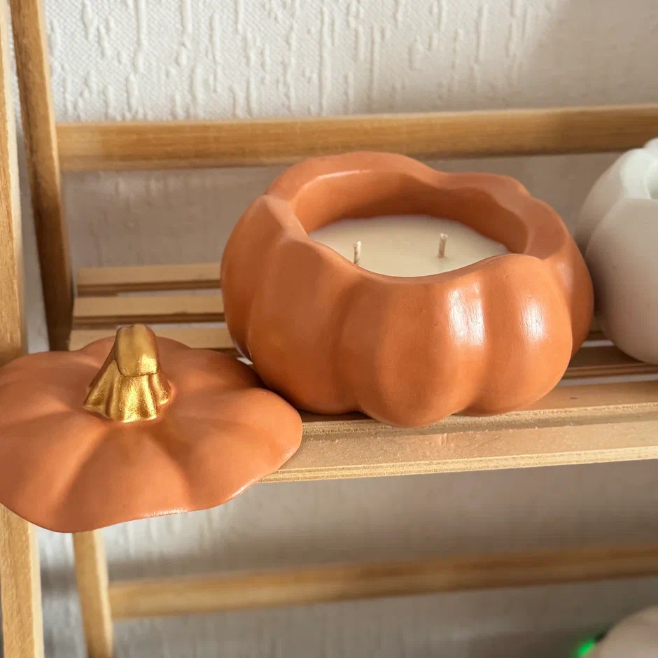 Свеча тыква от candlezl с премиальным ароматом "Тыквенный пряный крем"