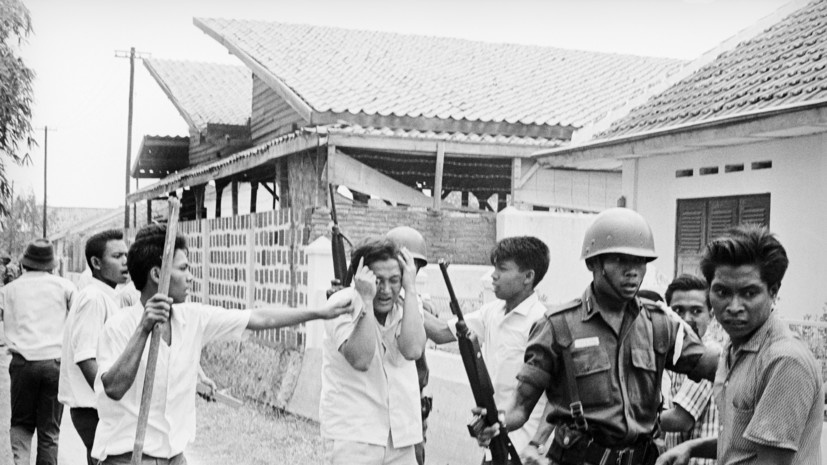     Нападение на китайского студента в ходе событий 1965 года в Индонезии Gettyimages.ru Bettmann