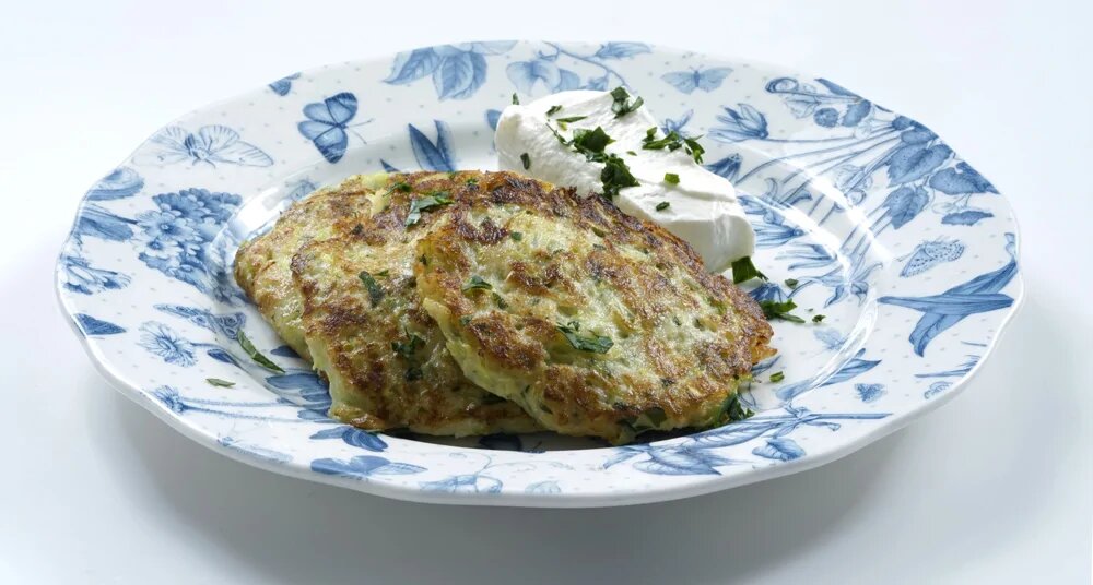 Как готовить классические оладьи из кабачков. Вкусный и простой рецепт.