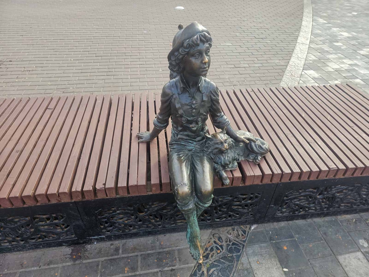 Московская область. Электросталь. "Ангел с котом"