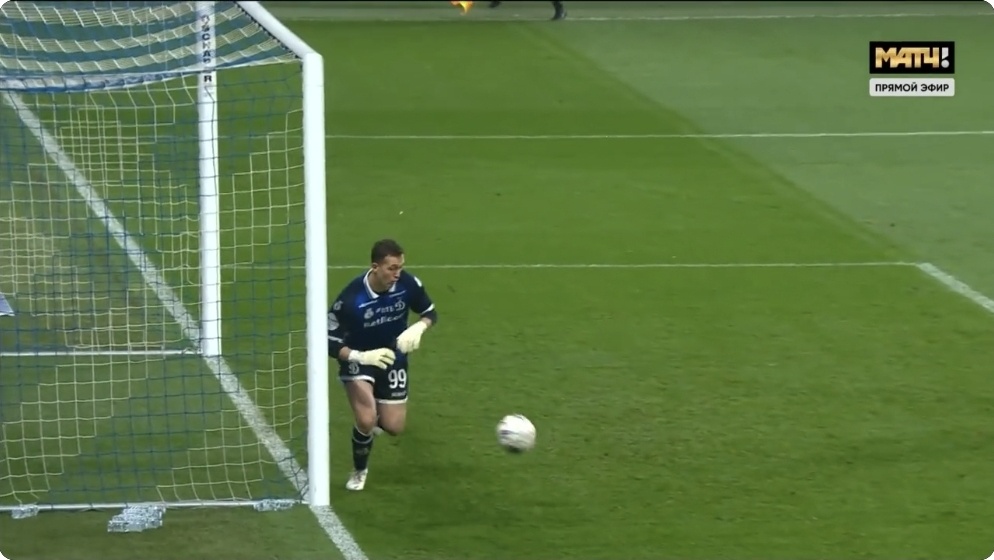 Андрей Лунев допустил ошибку, которая привела к голу "Локо". Скриншот с видео "Матч ТВ"