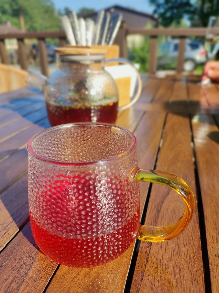 Фото автора. Маме мужа понравилась эта чашка)