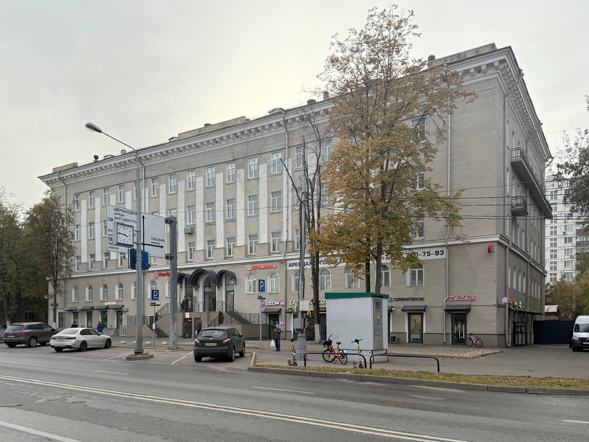 Окружной проезд, 16. Вид на главный фасад. 