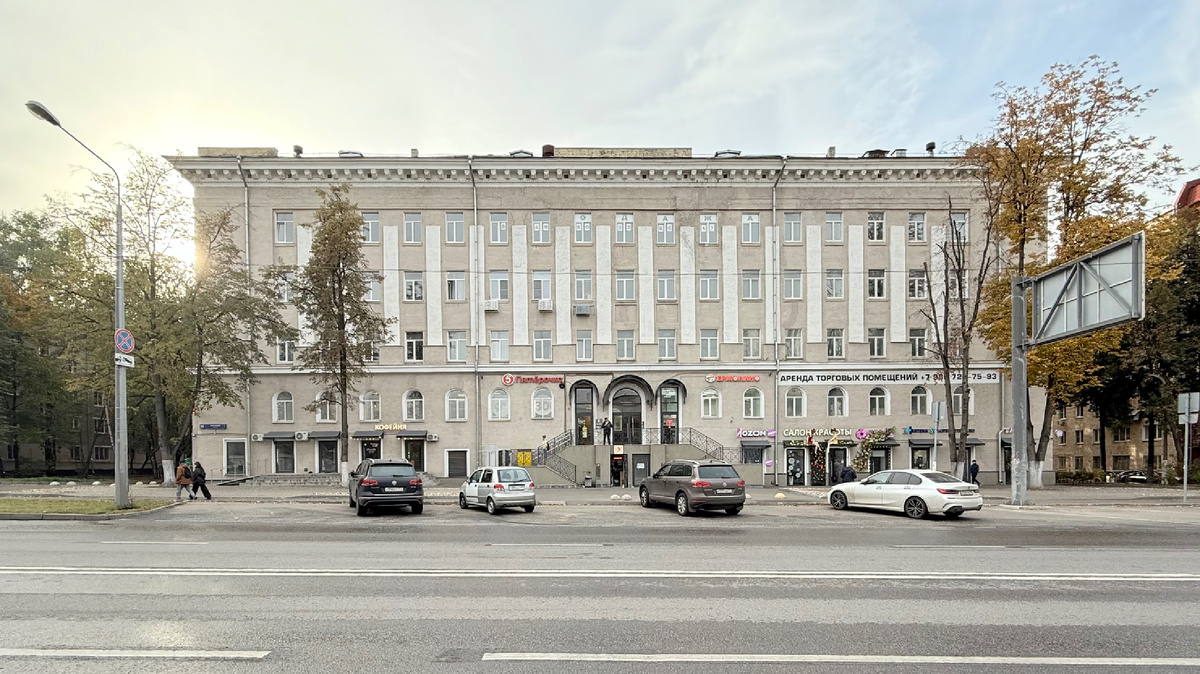 Окружной проезд, 16. Главный (восточный) фасад. 