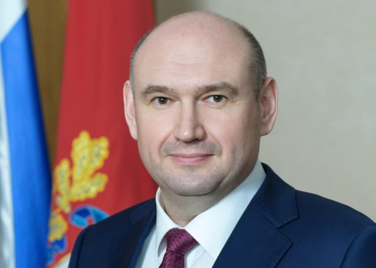    Евгений Солнцев поздравил учителей Оренбуржья с профессиональном праздником «О»