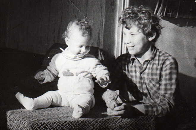 Игорь с младшей сестрой