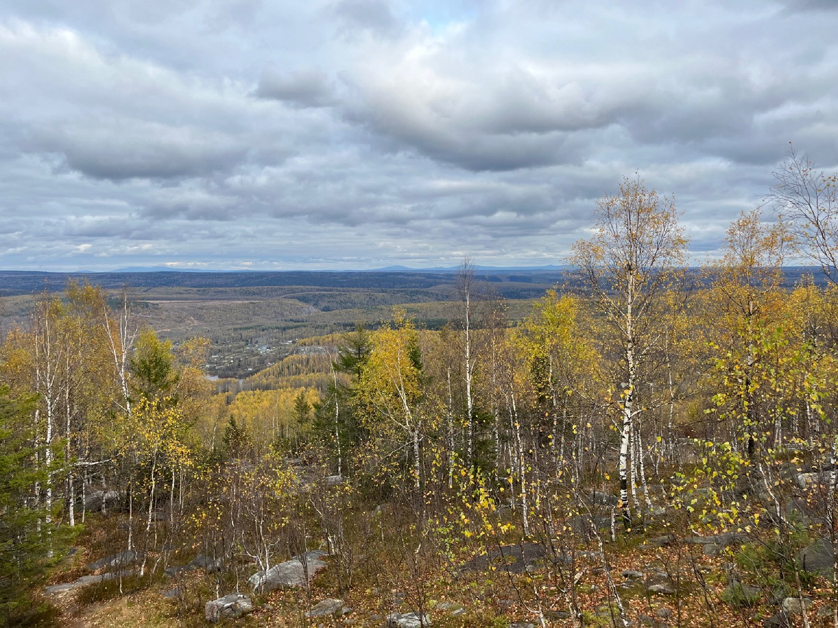 Уральские горы на горизонте. 