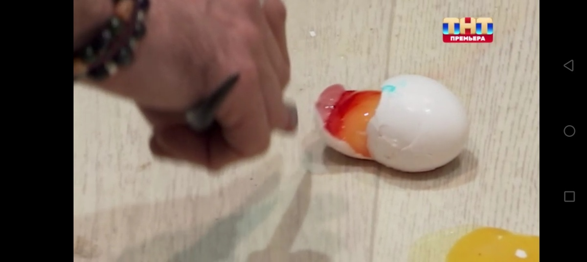 Кадр с шоу. Инет