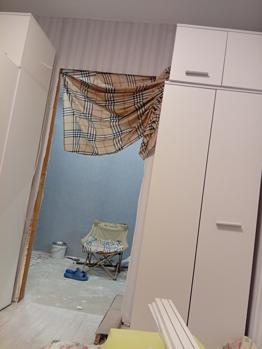 Шкафы готовы почти, осталось только другие ручки прикрутить ( фото автора ) 