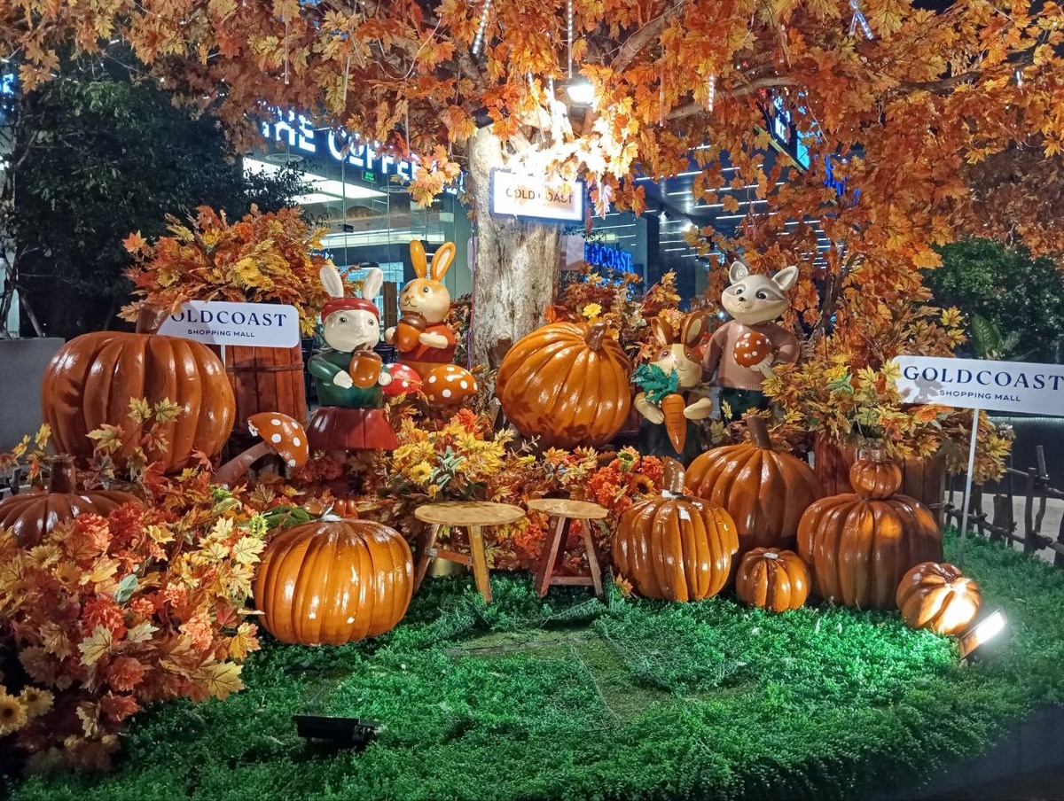 Уличные декорации в Нячанге (Вьетнам). Фото автора.