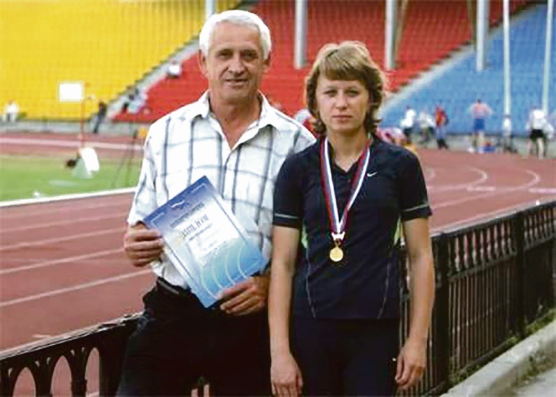    Выпускница ДЮСШ-3 2007 года Екатерина Штепа с тренером Владимиром Гаршиным admin