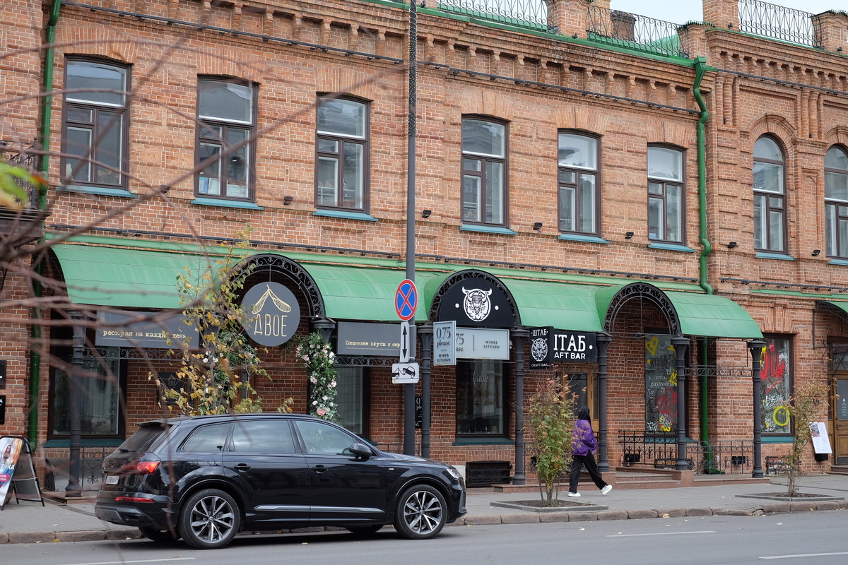 Одна из центральных улиц города. Фото автора. 