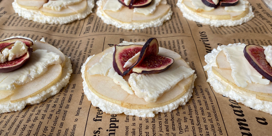 Потрясающий ПП десерт на осень! Белковые ватрушки с грушей и инжиром всего на 137 ккал 😍