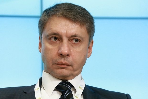 Александр СафоновИсточник: https://rg.ru/2023/07/07/professor-finuniversiteta-safonov-predlozhil-predostavliat-molodym-semiam-besplatnoe-municipalnoe-zhile.html, автор Александр Натрускин/РИА Новости