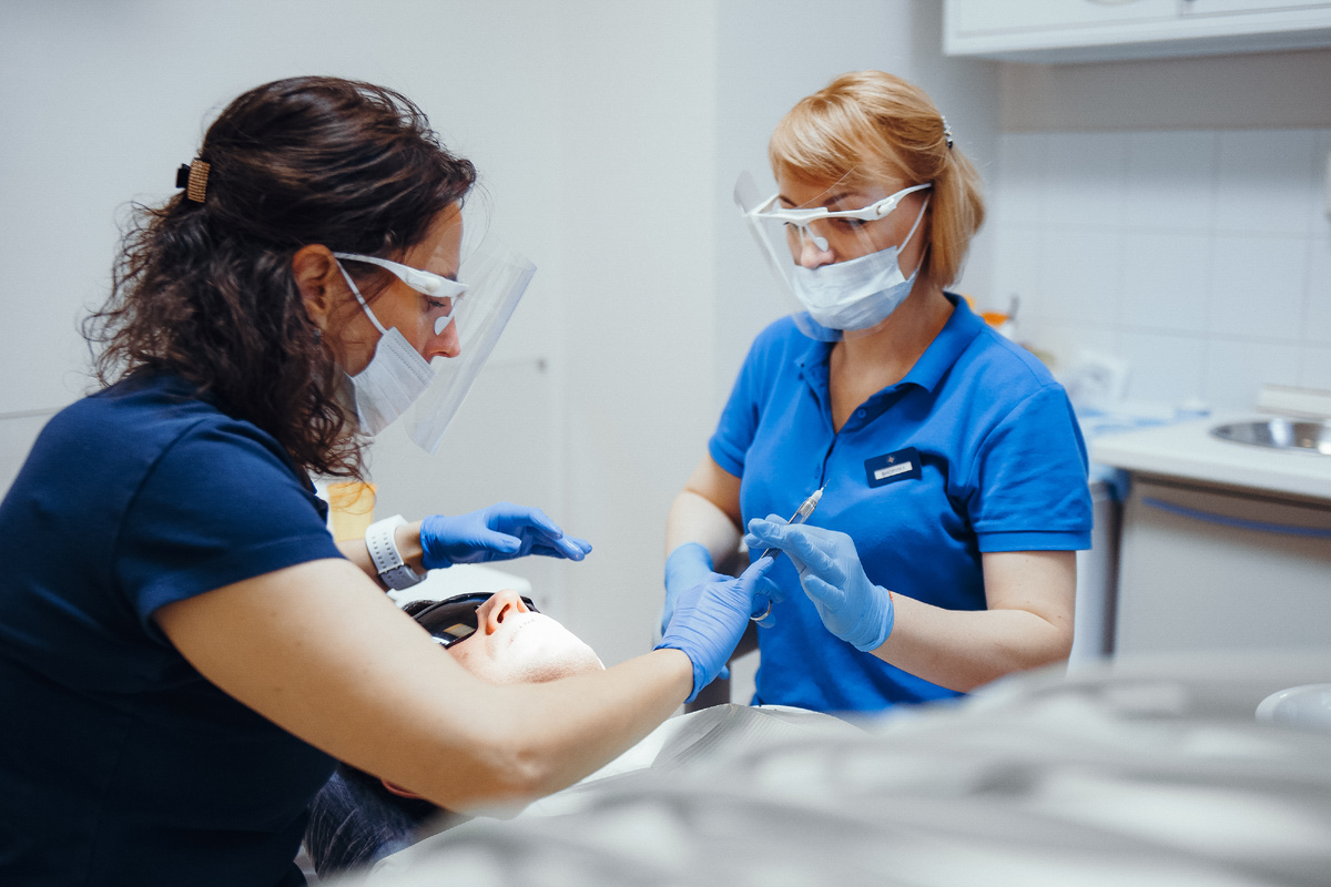 Фотография взята с сайта стоматологии Дмитрович Фэмили https://www.dmitrovich.ru/