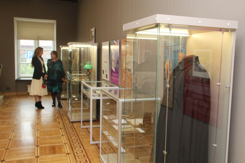    Права на велосипед писателя Толстого поразили спикера Дрейзис в ПетрозаводскеНадежда Дрейзис / ВК