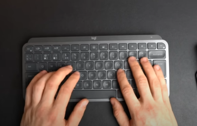 Металлическая клавиатура Logitech