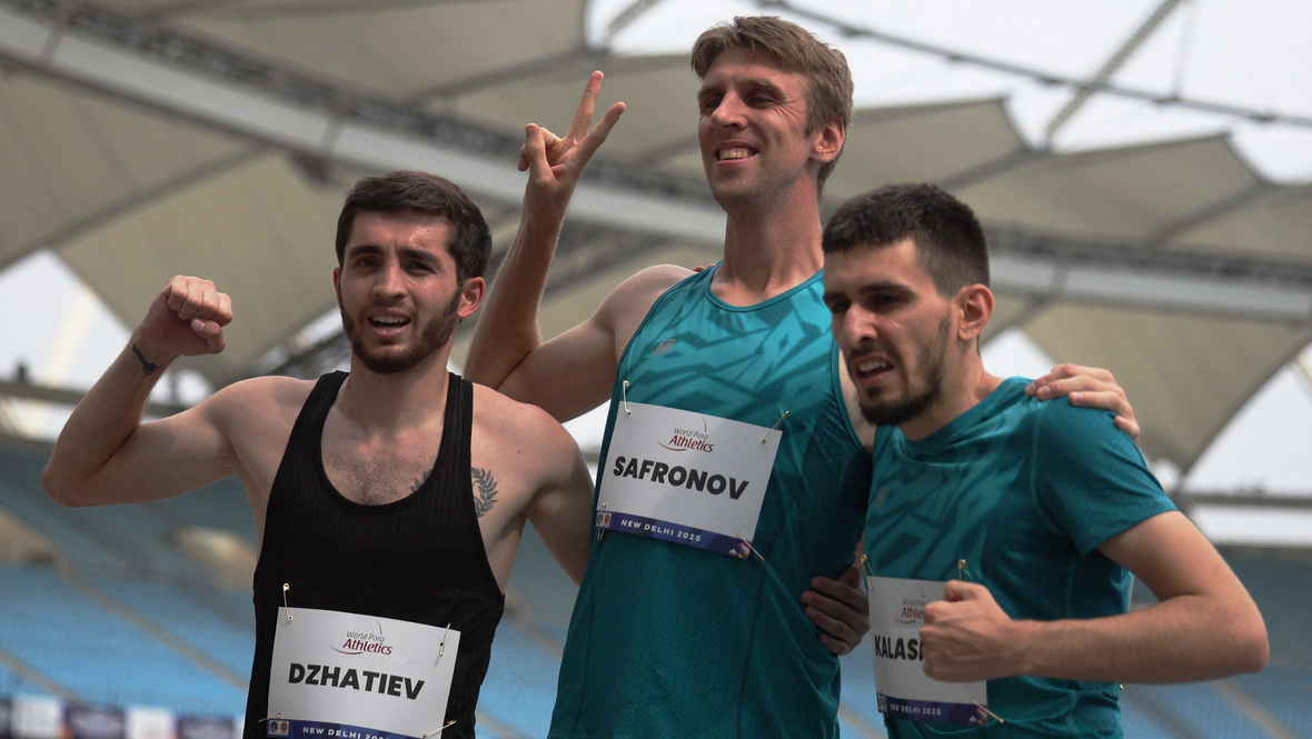    Давид Джатиев, Дмитрий Сафронов и Артем Калашян. Reuters