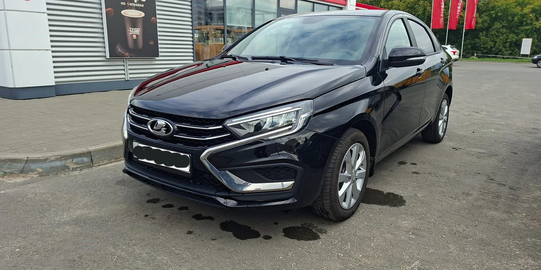 Взял новую Весту (2025) с салона. Поездил 700 км и встал колом на трассе. Повез обратно дилеру, а он не хочет возвращать деньги