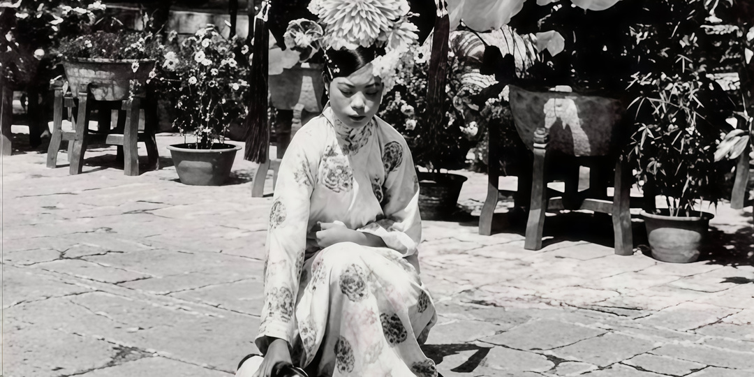 Она стала женой императора в 12 лет. А через 9 лет совершила немыслимое