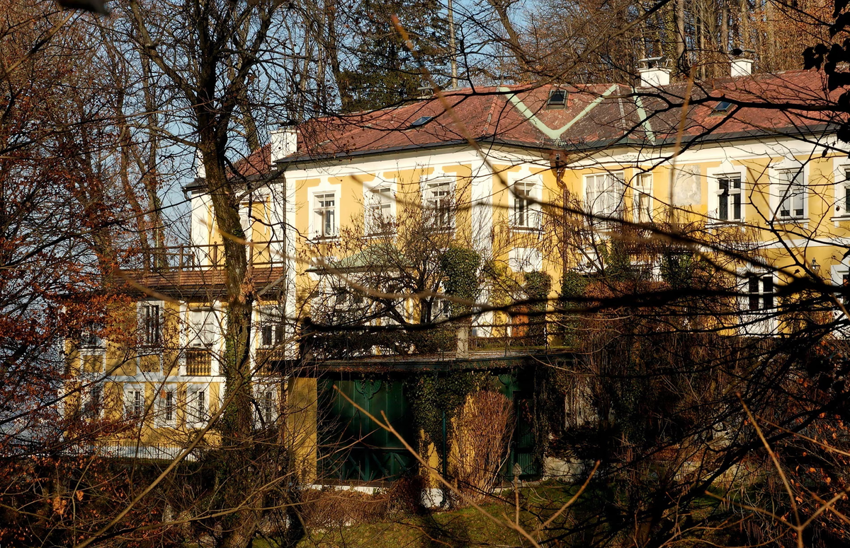 Paschinger Schlössl расположен на Капуцинерберге, живописном лесистом холме в Зальцбурге, Австрия. Фотография: Ullstein Bild/Getty.