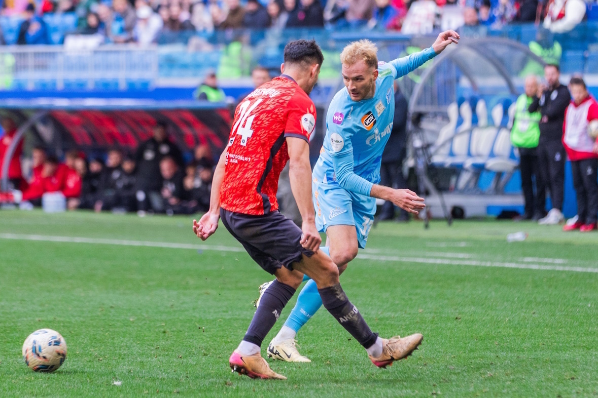    Йонуц Неделчару и Лусиано Гонду. ФК «Зенит»