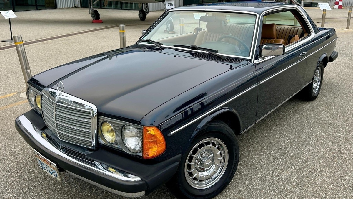 Mercedes-Benz 300 CD 1985 года