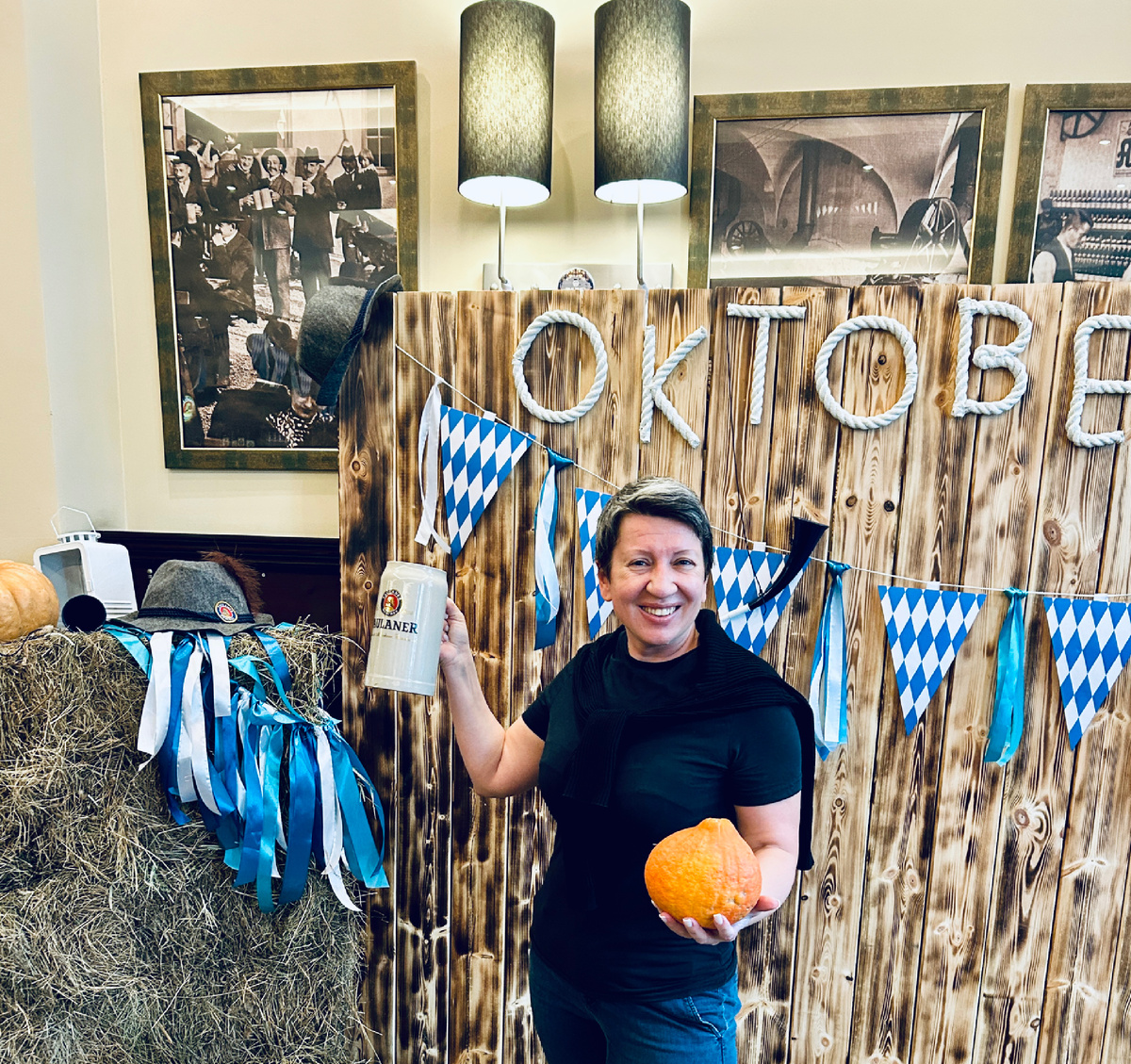 На реальном Октоберфесте мерой пива бывает только «айн масс» - литр 😀 другими мерами не подают 