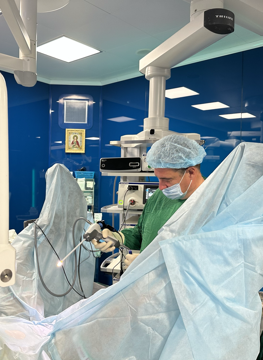 Оперирует главный уролог Санкт-Петербурга профессор Попов Сергей Валерьевич