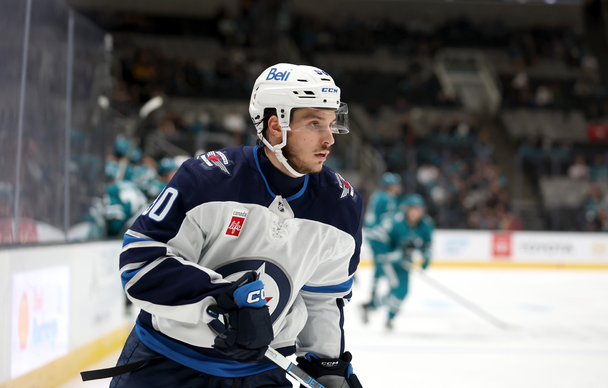    Форвард "Виннипега" Никита Чибриков  Ezra Shaw/Getty Images