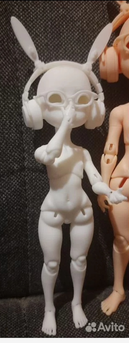 В комплекте еще идут очки и крутые наушники