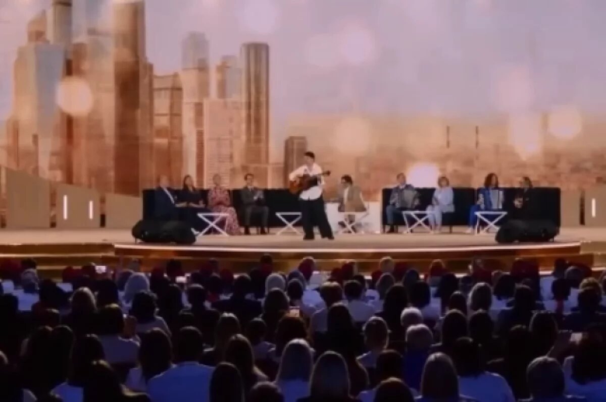    Учитель музыки из Челябинска спела для Андрея Малахова