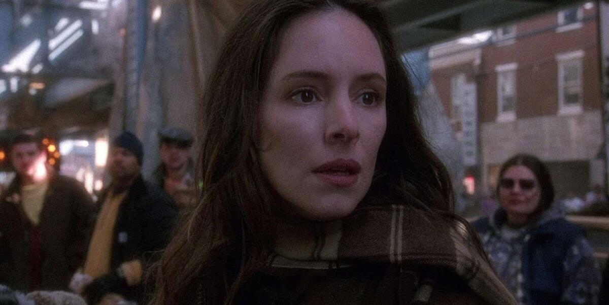 Мадлен Стоу в роли Кэтрин Рейли. 